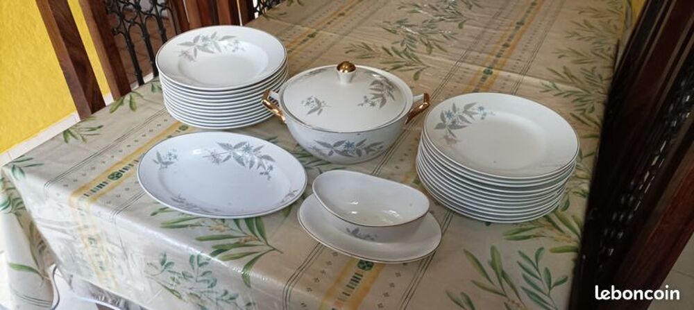 Service de table complet en faience - origine Espagne Décoration