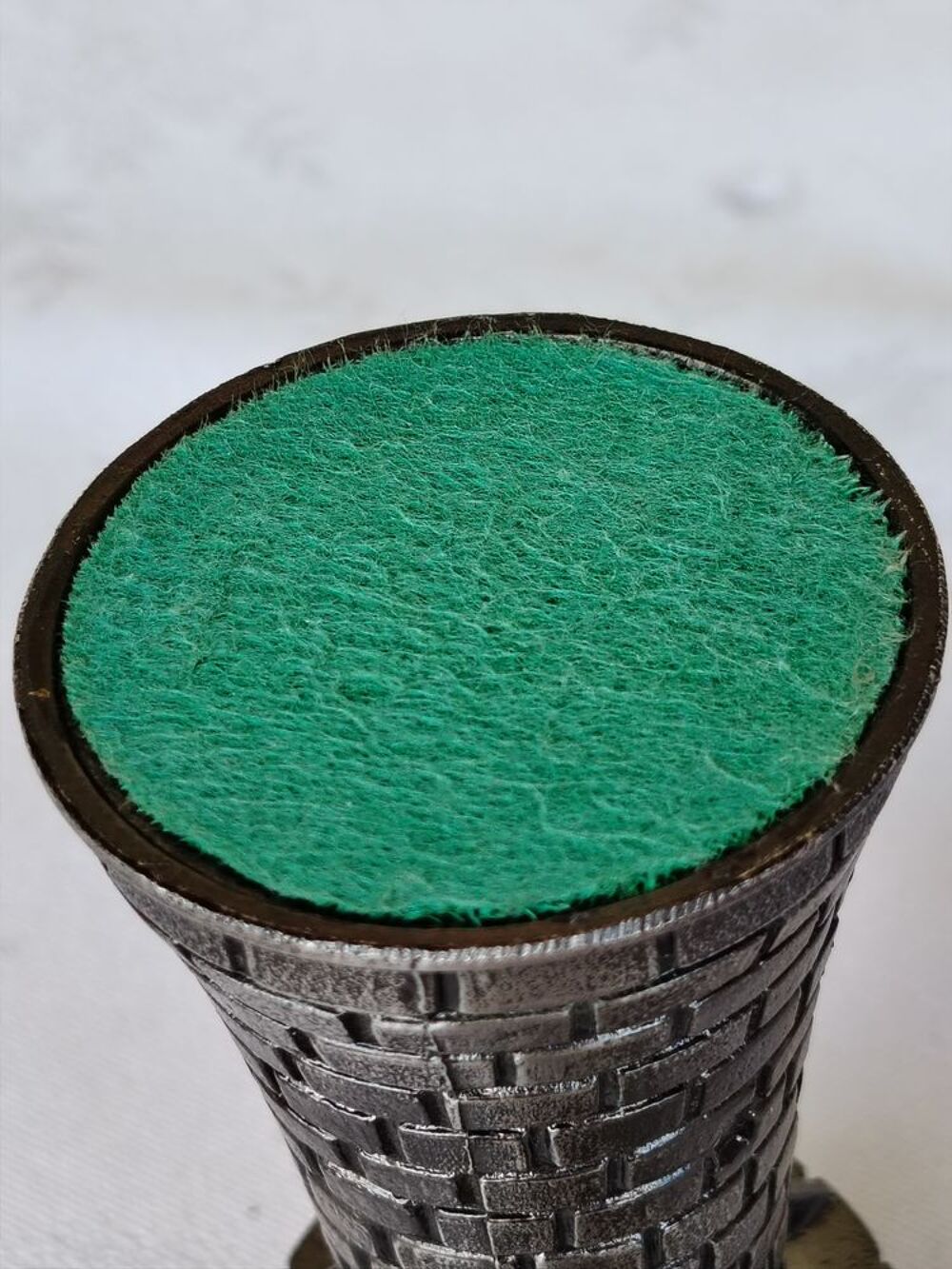 Briquet de table tour cr&eacute;nel&eacute;e
