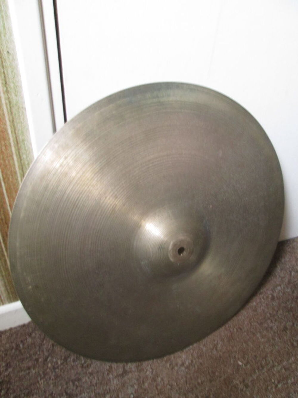 Cymbale Avenis ZILGJIAN 21" plus pied Instruments de musique