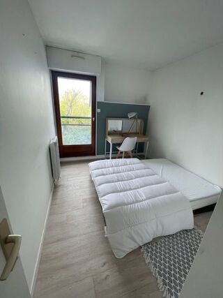  Appartement à louer 4 pièces 75 m²