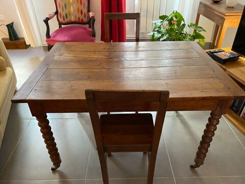 Table antiquaire pour bureau ou salon 
+ 2 chaises Lorraine 75 Nmes (30)