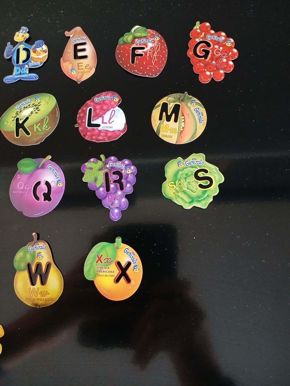 MAGNETS ALPHABETIQUES FORME POCHOIRS GERVAIS THEME FRUITS 