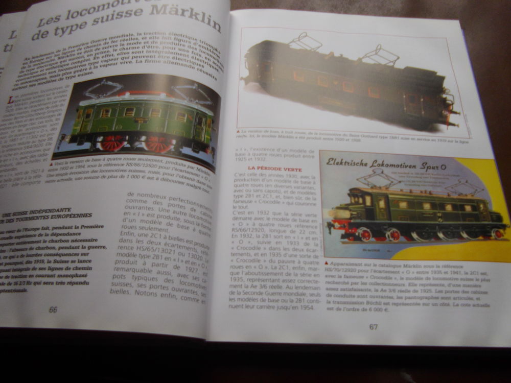  TRAINS-JOUETS Livres et BD