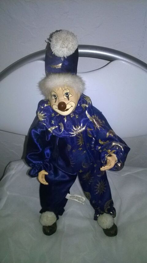 Clown bleu articule
Excellent etat
C�ramique
41 cm de hau 8 Talange (57)