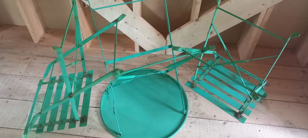 Table et chaise en metal Meubles