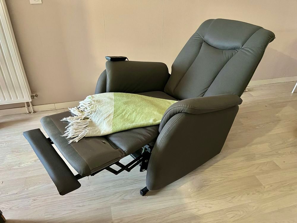 Fauteuil relaxant motoris&eacute; Meubles