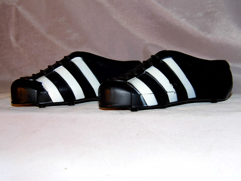Flacon publicitaire avon paire chaussure football adidas 