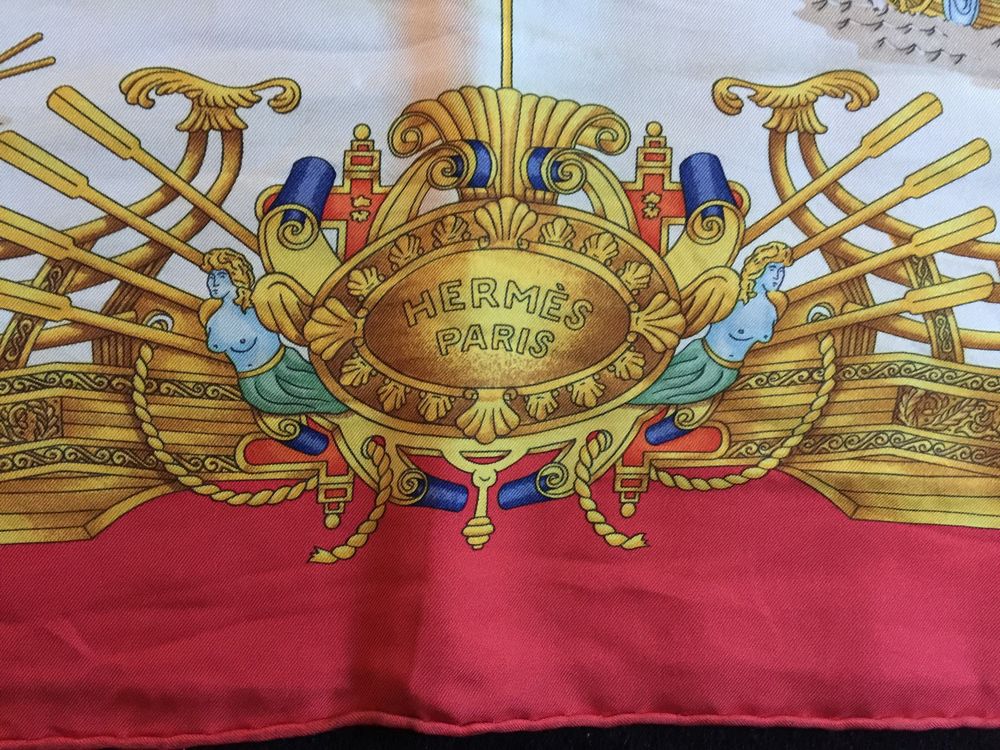 V&eacute;ritable foulard Herm&egrave;s Vêtements