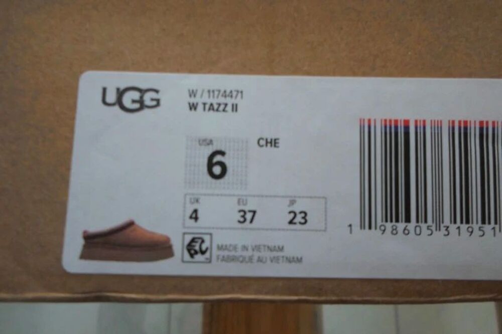 Chaussons UGG tazz NEUF Jamais porter Chaussures