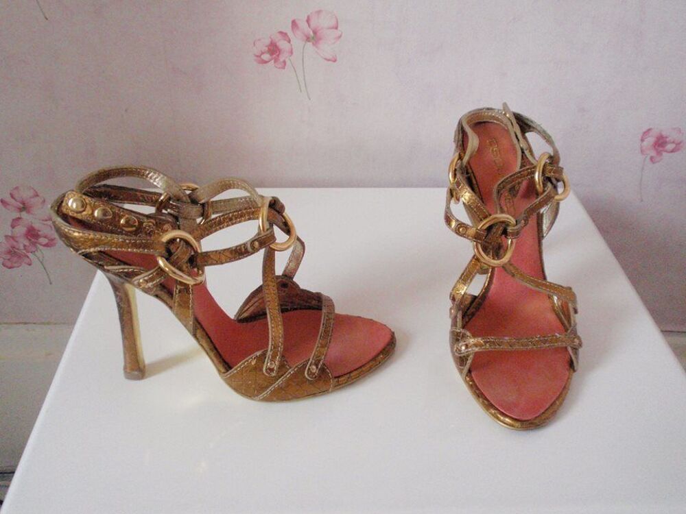 Sandale en python dor&eacute;s DSQUARED2 comme neuf. Chaussures