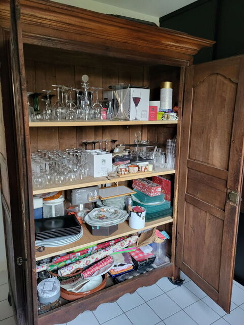 ARMOIRE EN CHENE MASSIF - 
0 Boissy-sous-Saint-Yon (91)