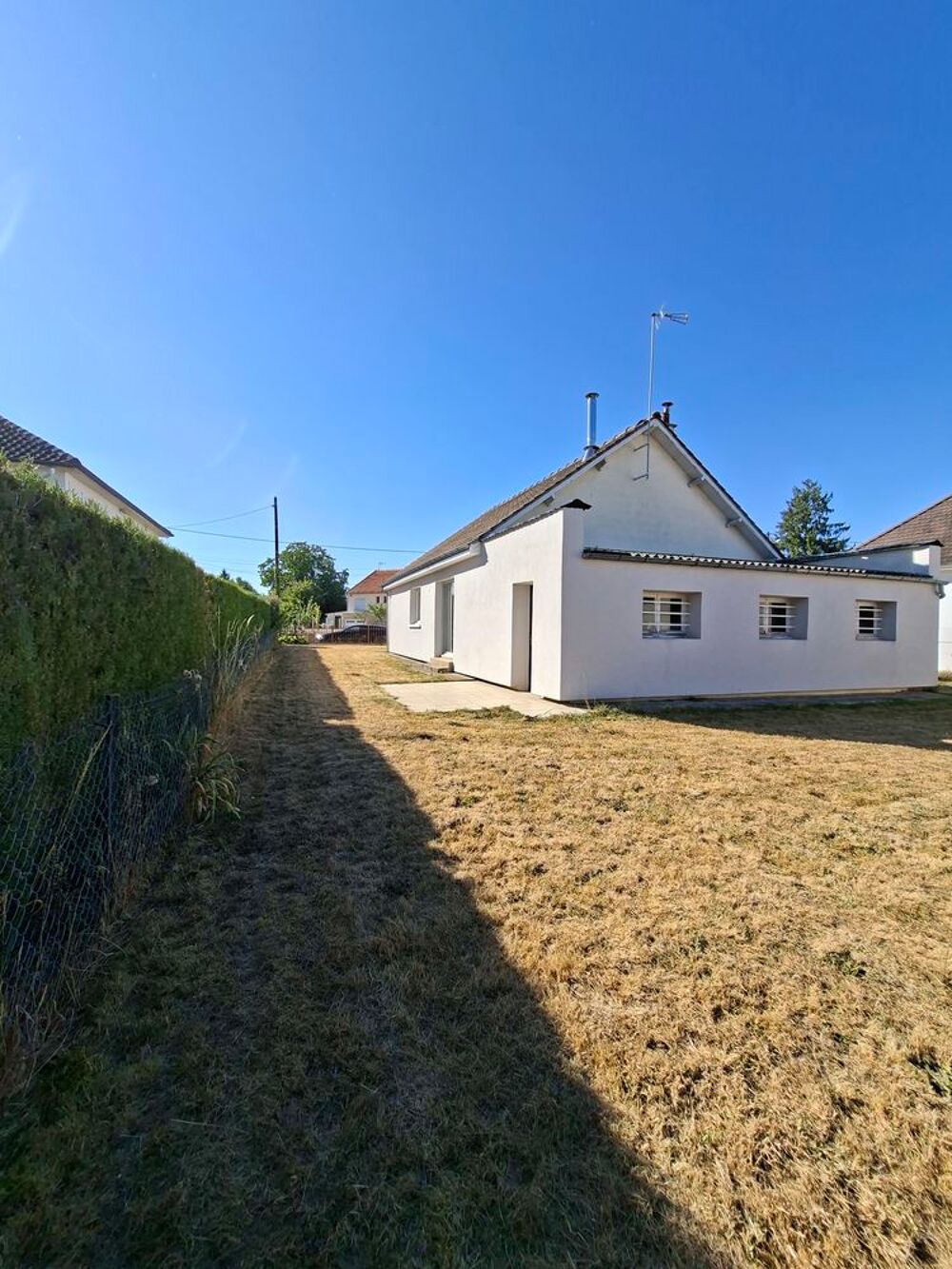 Location Maison proche CHEROY-89690 et ST VALERIEN-89150 maison rénovée meublée Montacher-villegardin