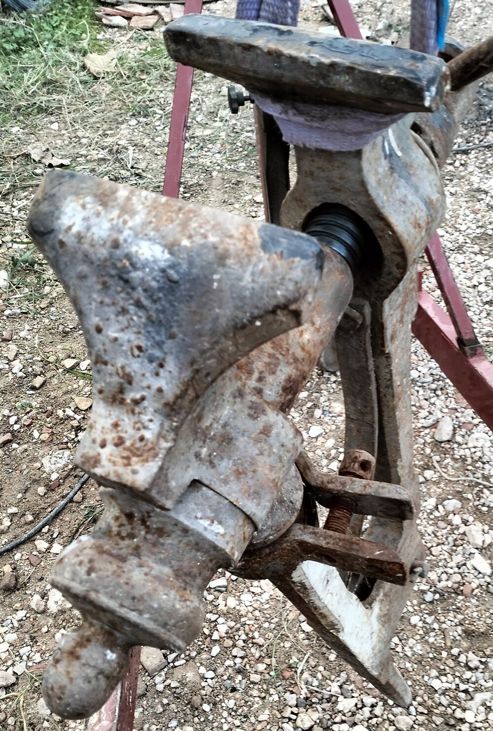 Etau pied mors 160 mm 45 kg Bricolage