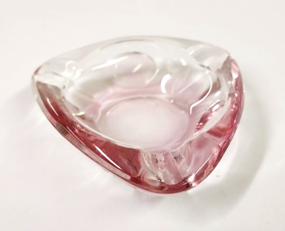Beau cendrier verre teint&eacute; rose Décoration