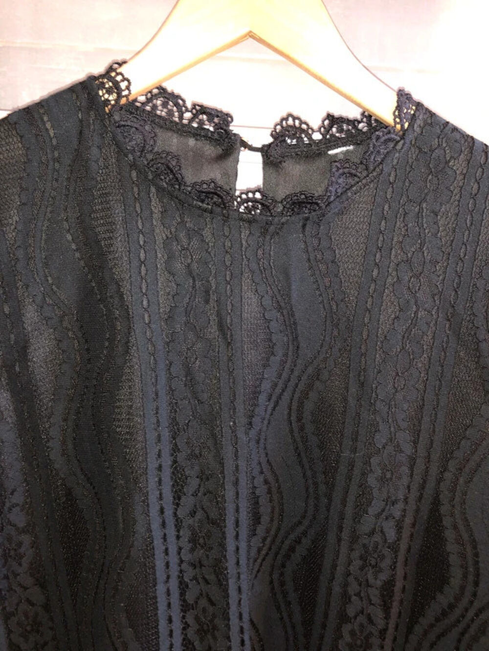 Blouse noire taille S en parfait &eacute;tat &agrave; 6 euros Vêtements