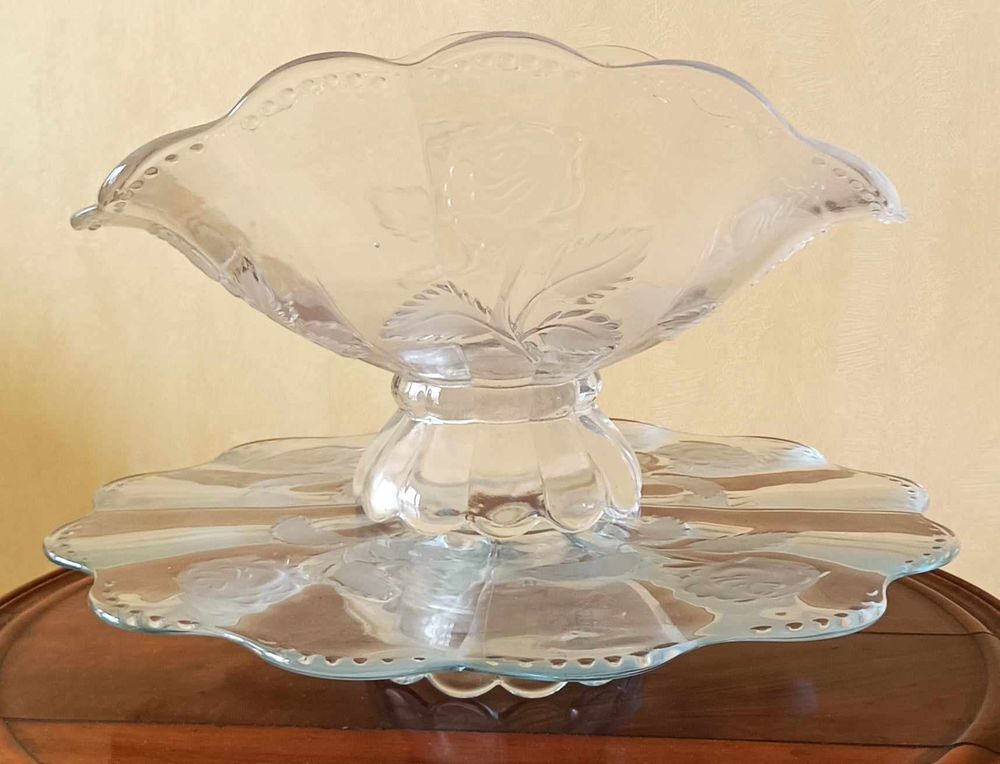 Ensemble 2 pi&egrave;ces: grand plateau et corbeille en verre grav&eacute; Décoration