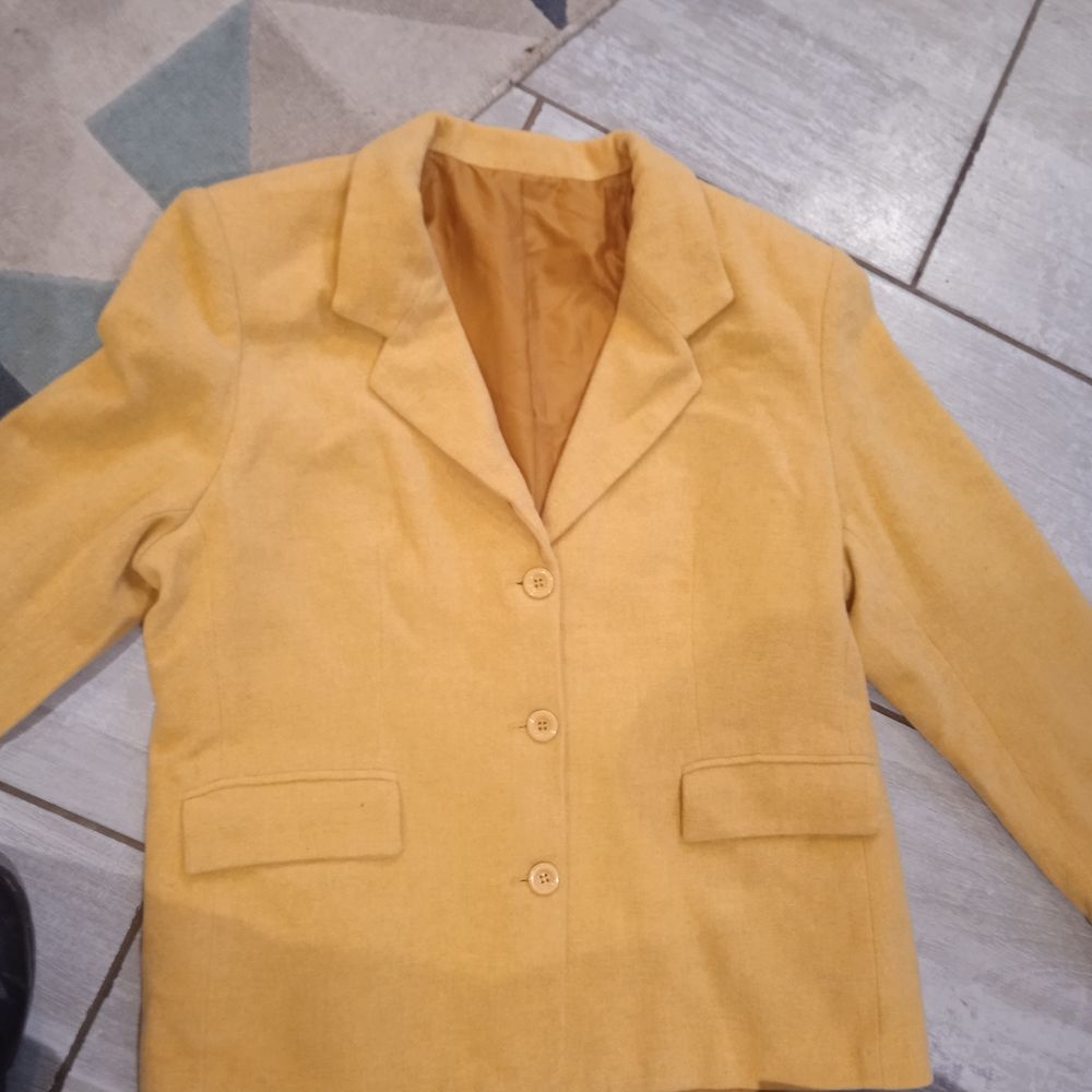 Veste tailleur moutarde taille 44, 45 % polyester, 20 % lain Vêtements