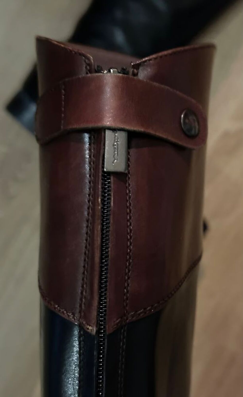 Bottes cavali&egrave;res en cuir noir et fauve Chaussures