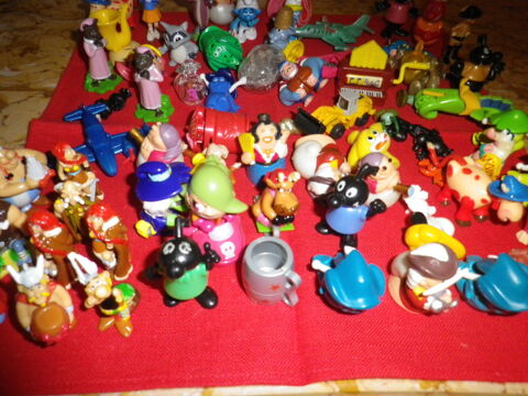 lot de 60 kinder env  dont 9 ast�rix  40 Griesbach-au-Val (68)