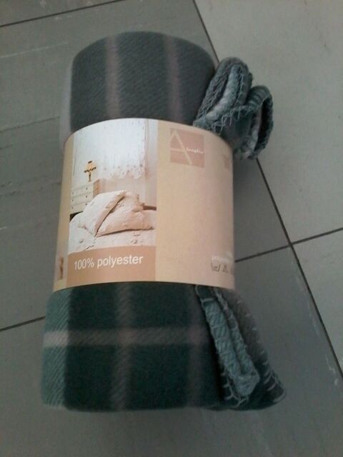 Plaid polaire neuf dans emballages Tourcoing (59)