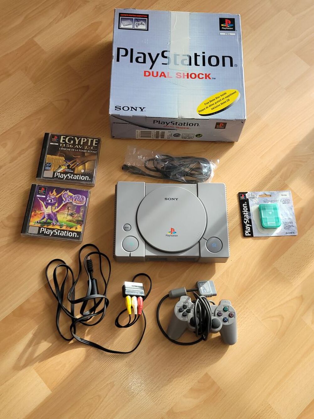 consoles de jeux 1 PlayStation et 1 Nitendo Wii Consoles et jeux vidéos