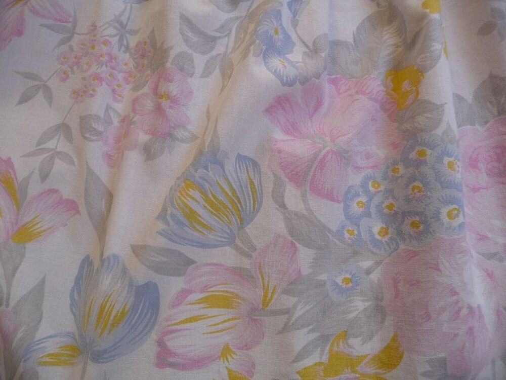 Robe motifs fleurs pastel taille 36 r&eacute;alis&eacute;e par couturi&egrave;re Vtements