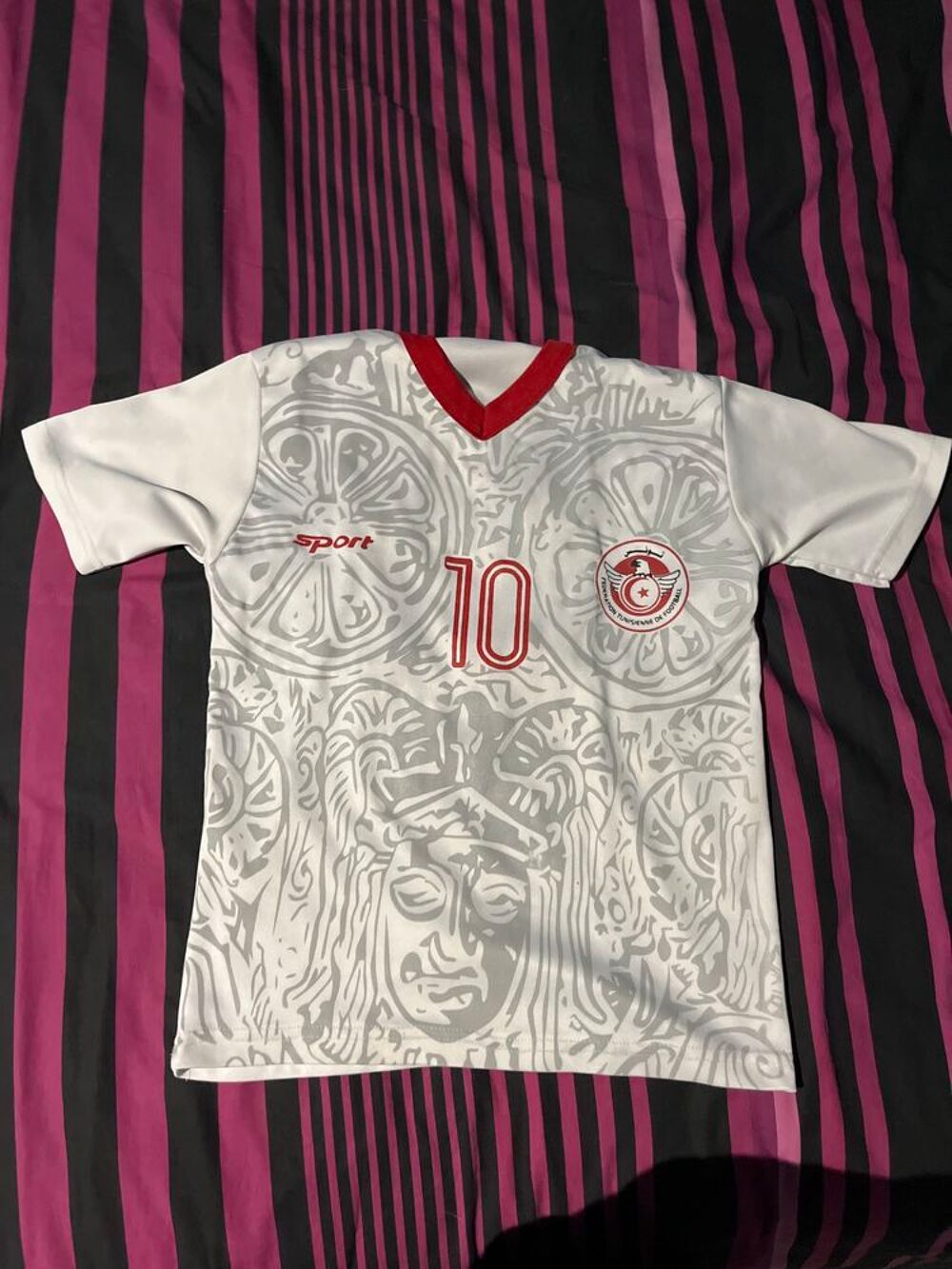 Maillot de la Tunisie blanc numero 10 taille enfant en bonne &eacute;tat Vêtements enfants