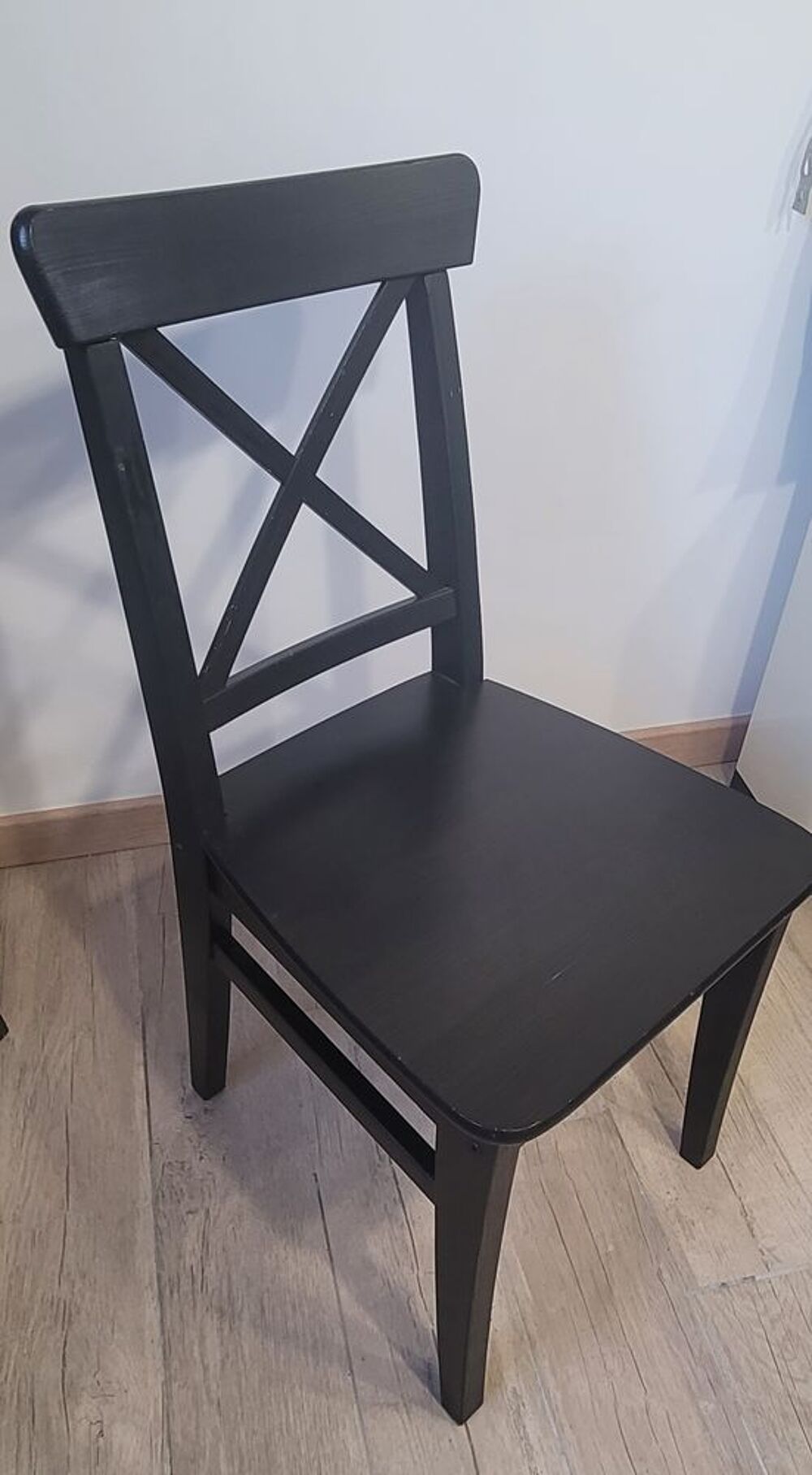 Table bois ikea 8 places + 6 chaises Meubles