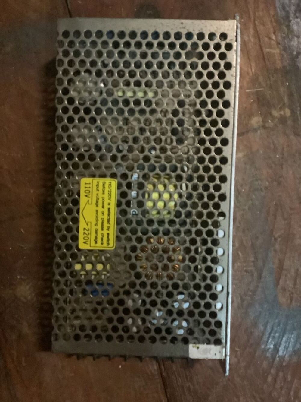 Alimentation 110/220v / 12 volts continue 9 amp&egrave;res Bricolage