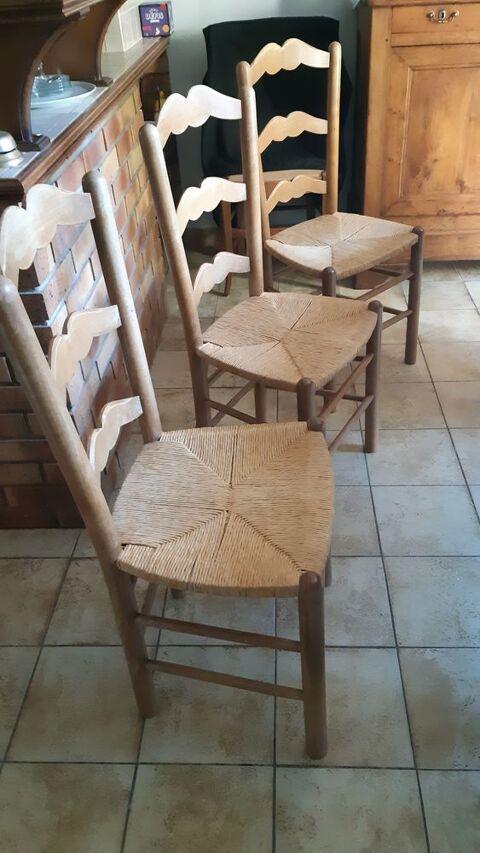 CHAISES 45 Bièvres (91)