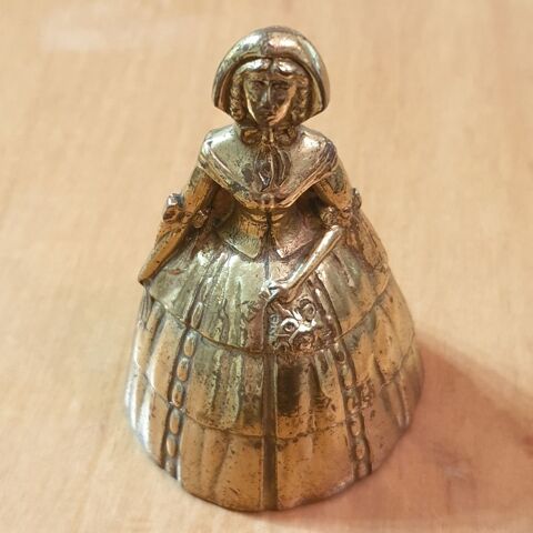 Cloche de table dame en crinoline en laiton Vintage 37 Antony (92)