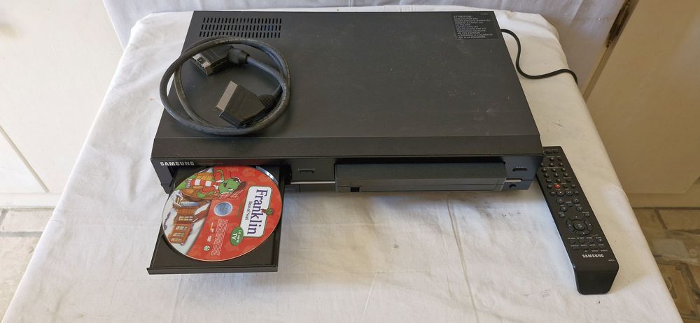Combin&eacute; Samsung: magn&eacute;toscope et lecteur DVD/CD audio
Photos/Video/TV