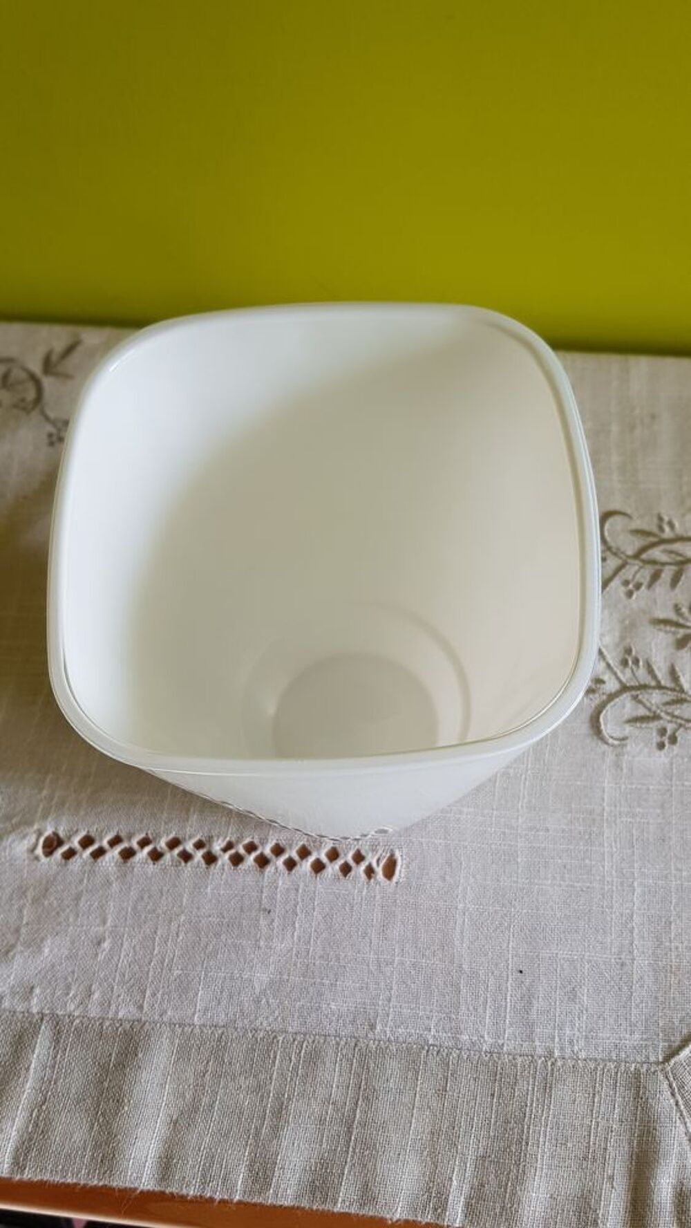 Vase carr&eacute; blanc hauteur 17 cm Décoration