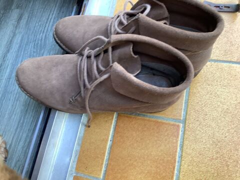 Chaussures basses taille 39 tout cuir 30 Lée (64)