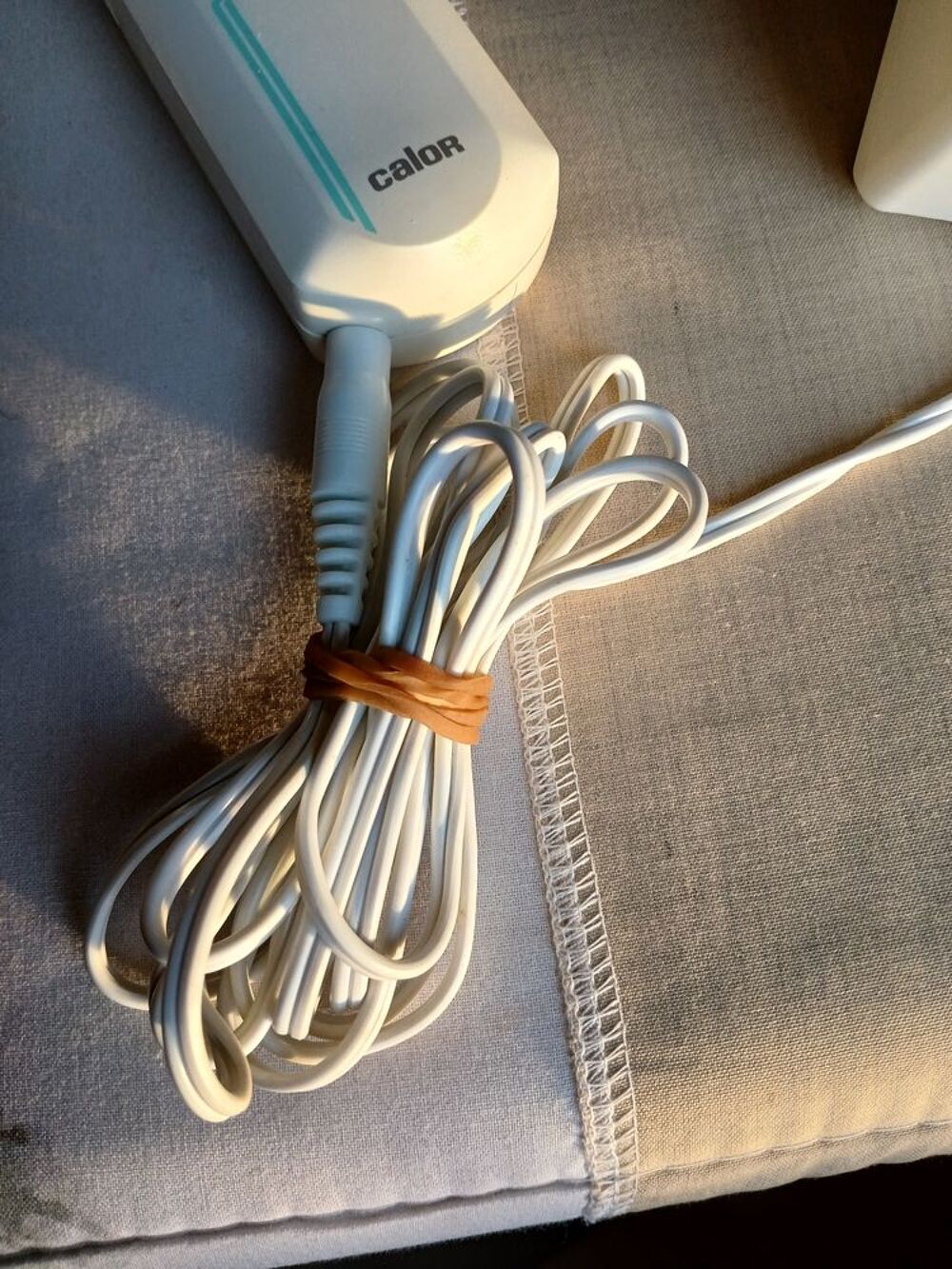 EPILATEUR "CARESSE" de "CALOR" + TROUSSE DE TRANSPORT Electrom�nager