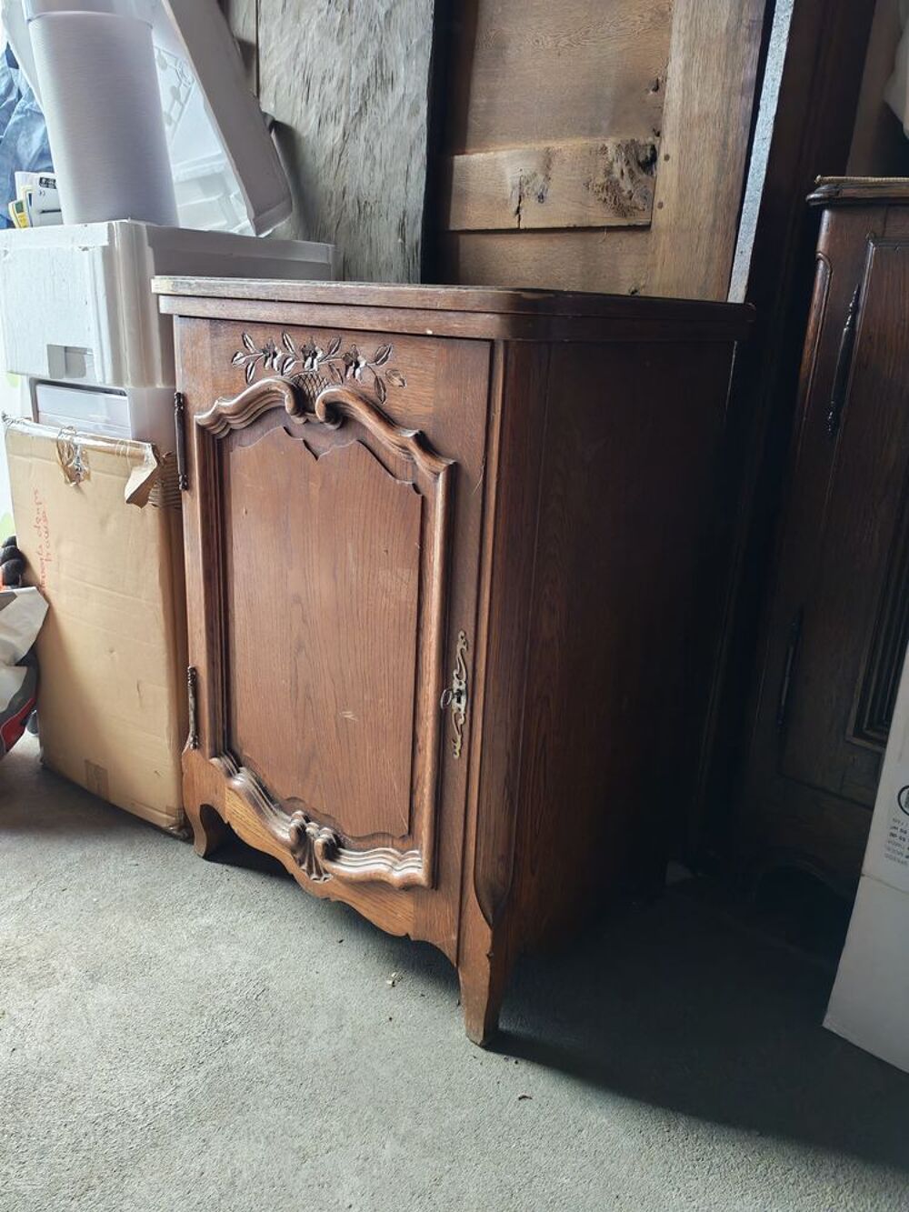 Machine &agrave; Coudre Vintage SINGER sur Meuble en bois Electroménager