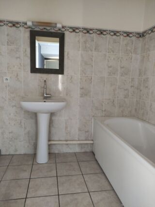  Appartement à louer 3 pièces 64 m²
