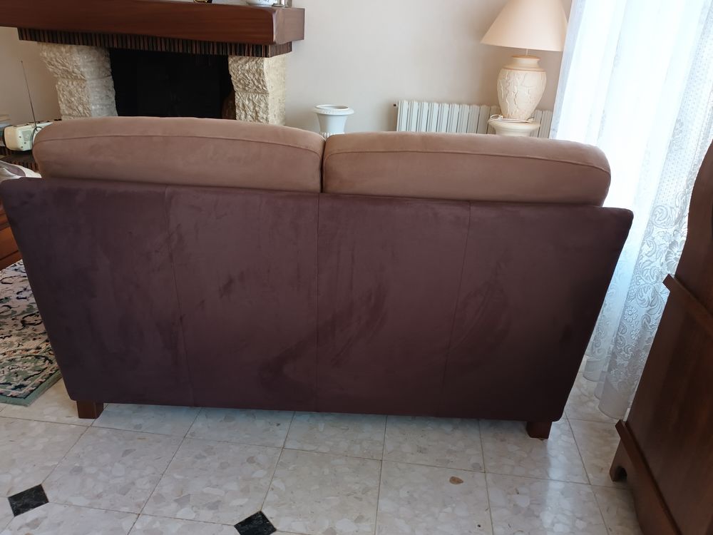Canap&eacute; 2 places en cuir retourn&eacute;,velours et accoudoirs bois
Meubles