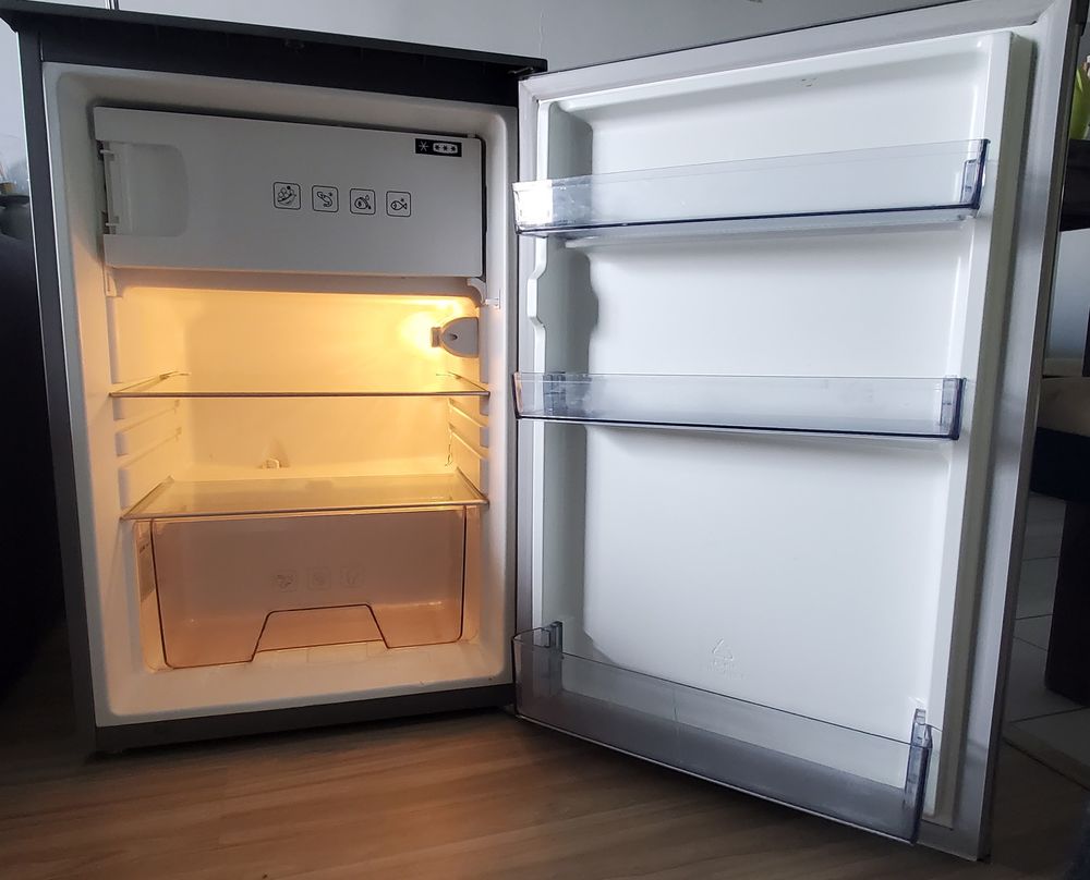 Petit Frigo + Freezer Electroménager