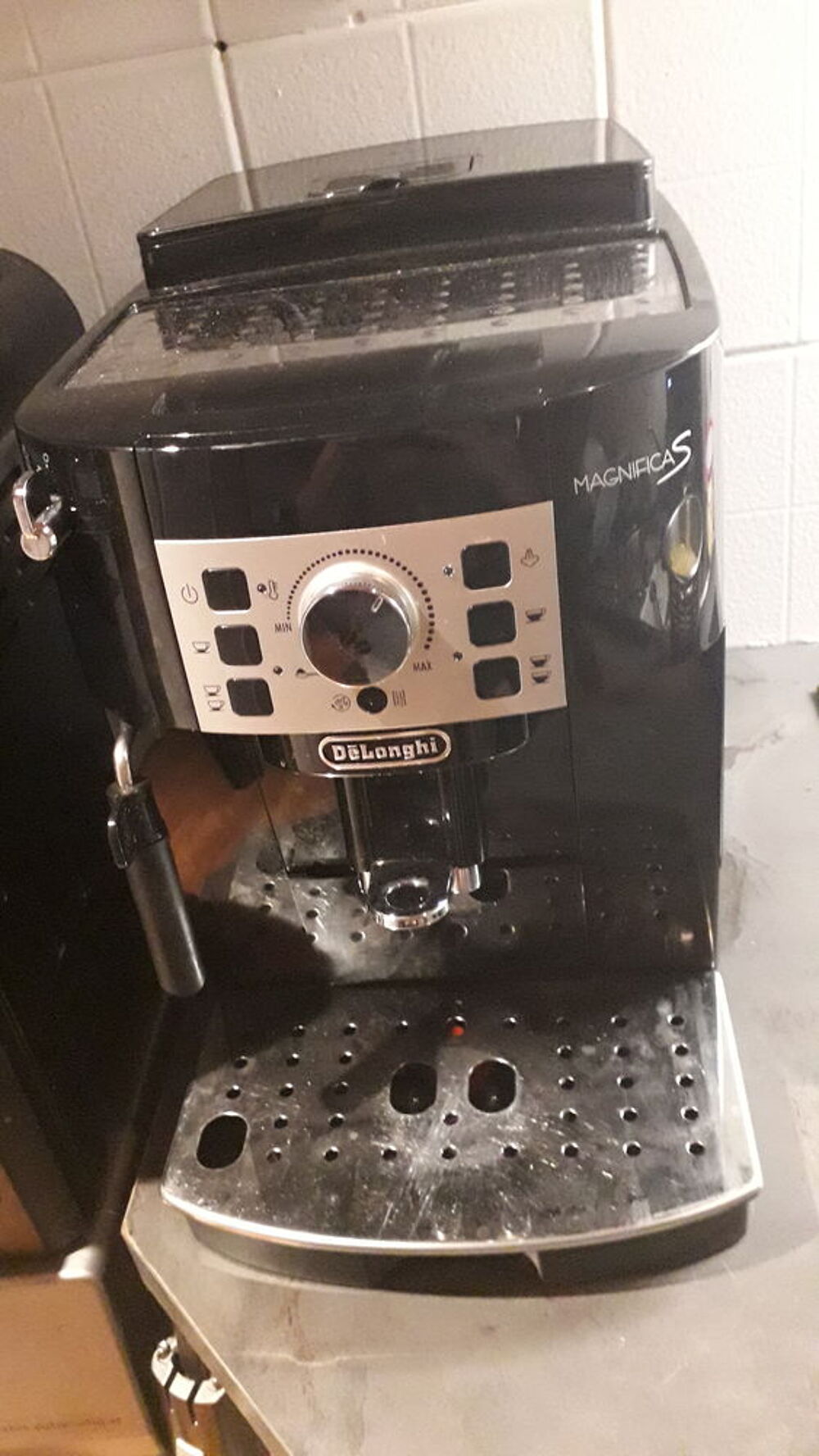 Machine &agrave; caf&eacute; Delonghi Electroménager