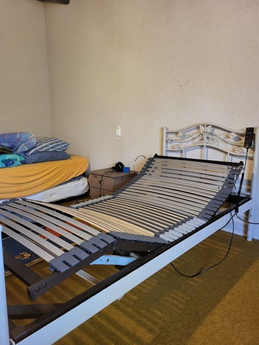 Lit "Relaxation &eacute;lectrique" en excellent &eacute;tat avec matelas Meubles
