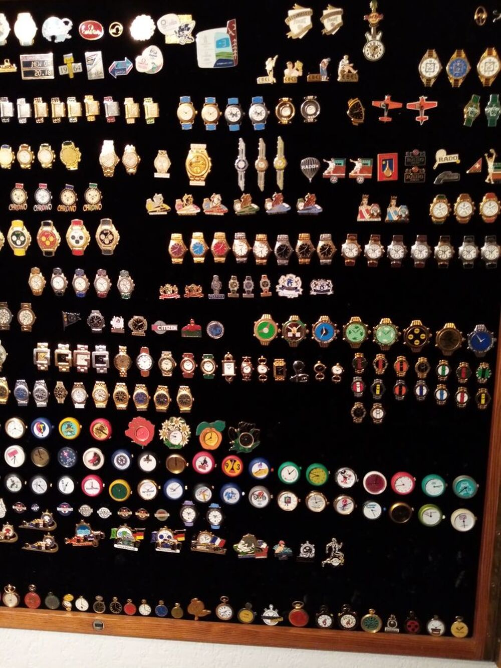 je recherche des pin's sur les montres, cuisiniers et rugby 