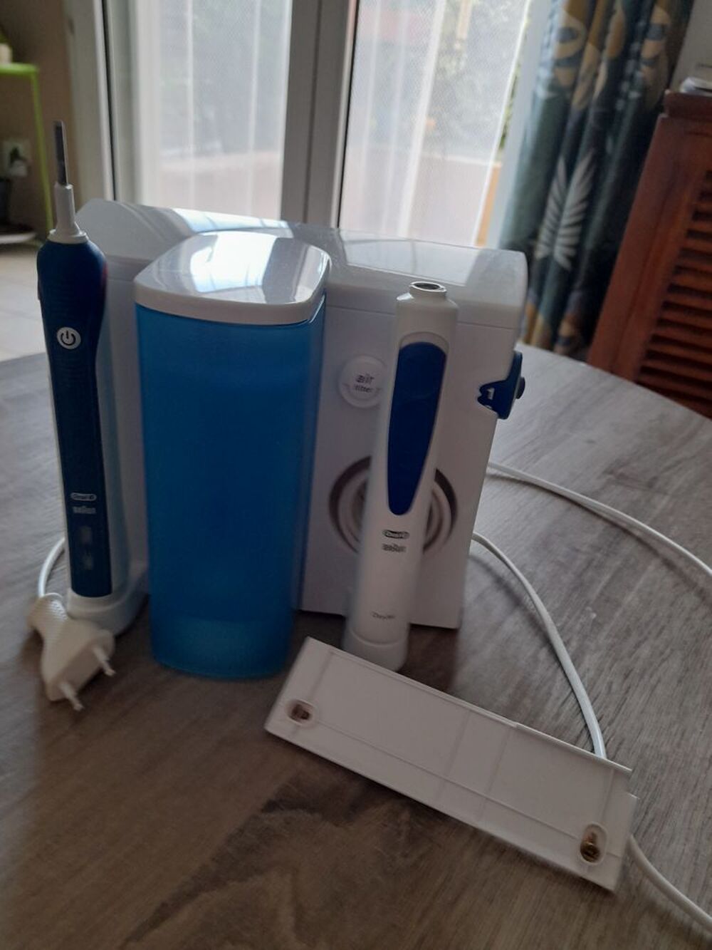 Brosse a dents electrique Braun oral B avec jet dentaire Electroménager