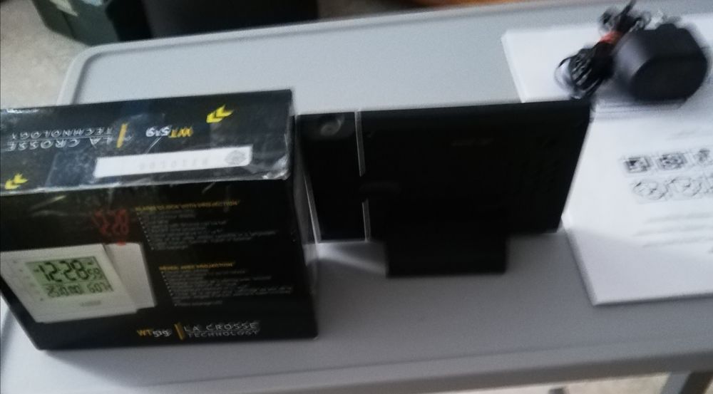 R&eacute;veil radio pilot&eacute;e de la marque la crosse technology Electroménager