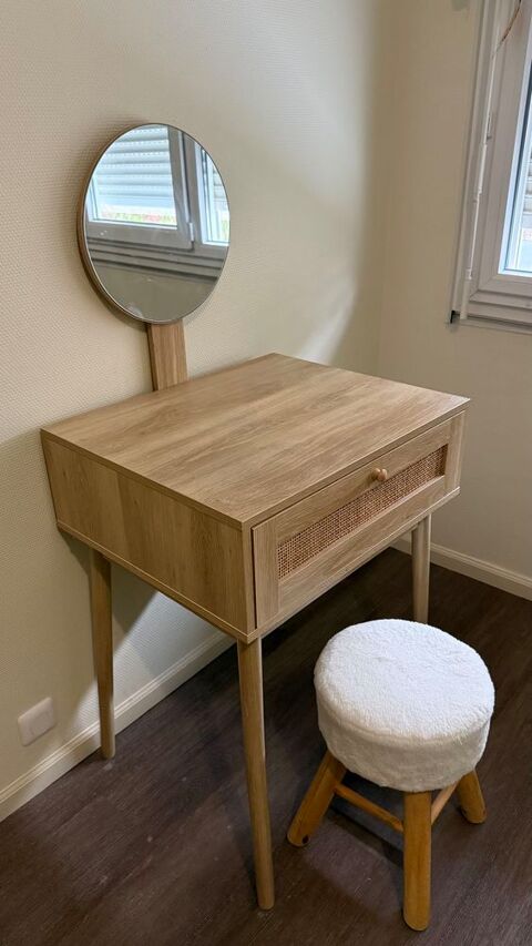 Coiffeuse cannage avec miroir + tabouret fausse fourrure 75 Chaumont (52)
