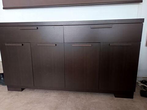 buffet wenge de très bonne qualité
180 cm de longueur, haute 250 Mérignac (33)
