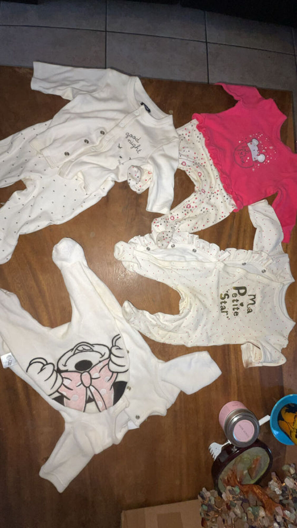 Lot de V&ecirc;tements et Accessoires B&eacute;b&eacute; - Vari&eacute;s Vêtements enfants
