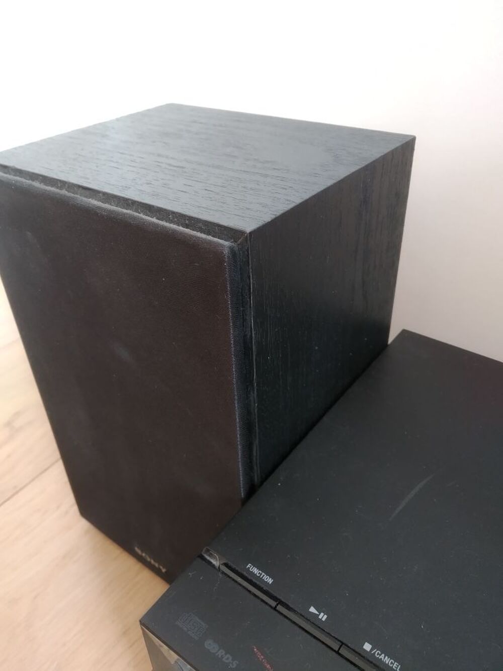 Cha&icirc;ne Hi-Fi avec 2 baffles en bois noir Audio et hifi