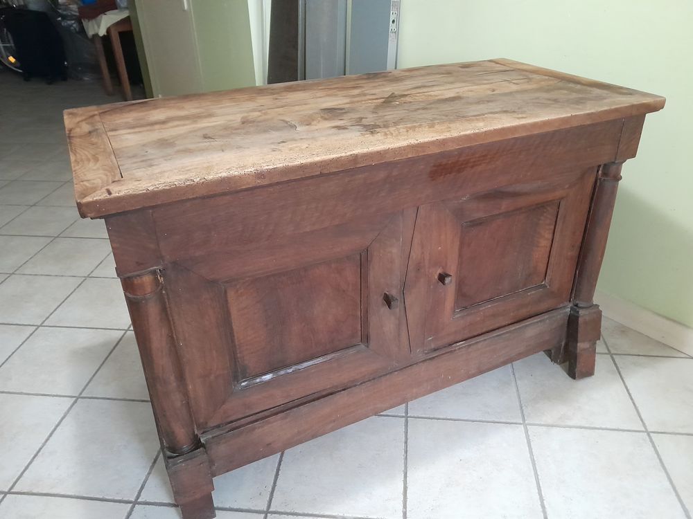 Buffet p&eacute;trin en noyer Meubles