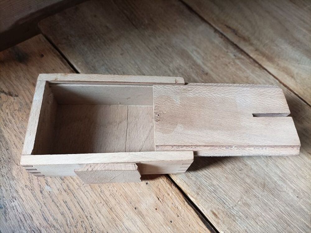 Tirelire en bois patin&eacute; Poste radio dp 0823409 Ancien Décoration